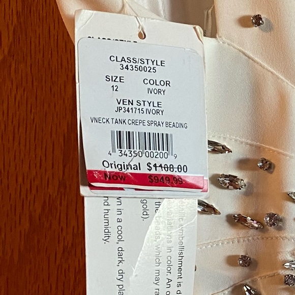 Stunning Bridal Gown - Picture 8 of 10